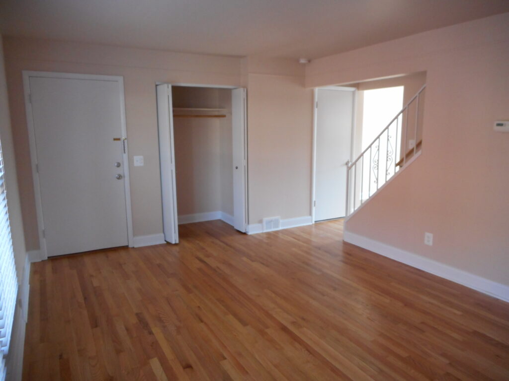 2 Bedroom / 1.5 Bath Townhome - Living Room 17x12