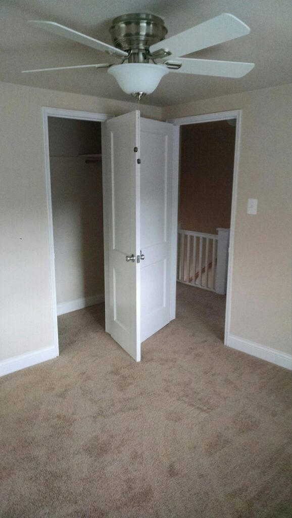 2 Bedroom / 1 Bath Townhome - Renovated 11 x 11 Bedroom
